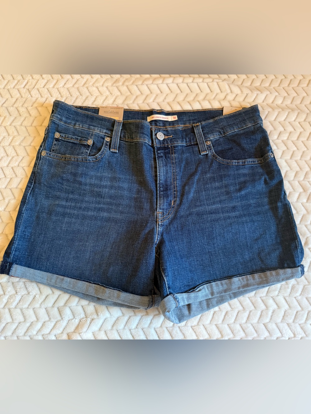 NWT Women’s Levi Shorts